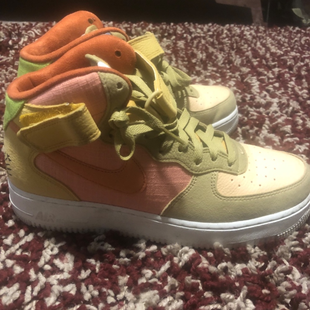Shoes - Picture 2 of 3